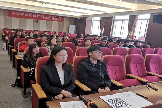 中英学者2.png