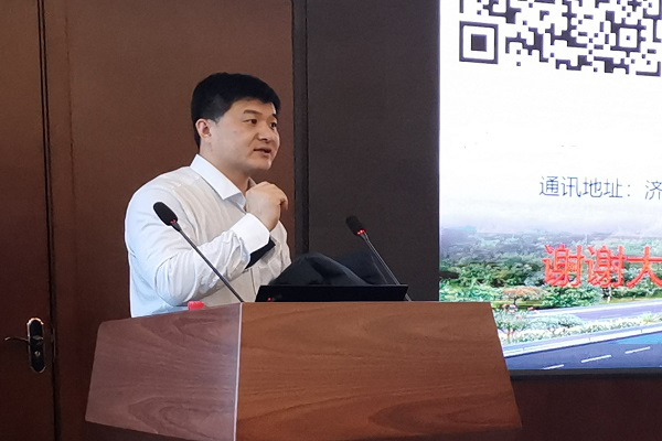 中英学者1.png